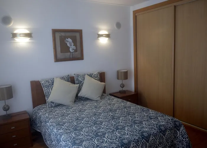 肖诺霍里兹特酒店 *