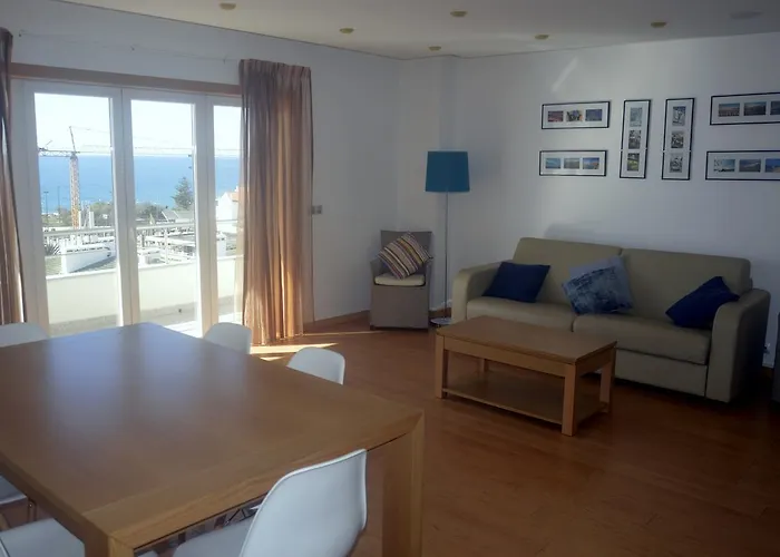 肖诺霍里兹特酒店 *