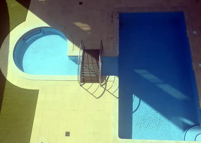 肖诺霍里兹特酒店 *